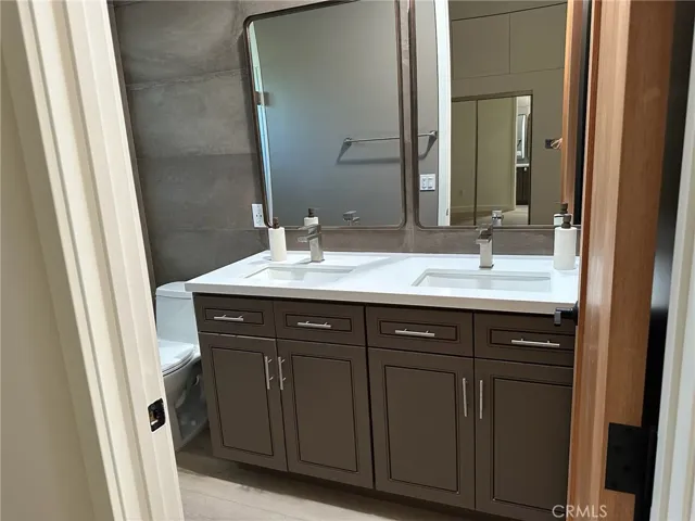 19253 Redwing, Tarzana, California 91365