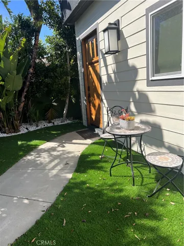 19253 Redwing, Tarzana, California 91365