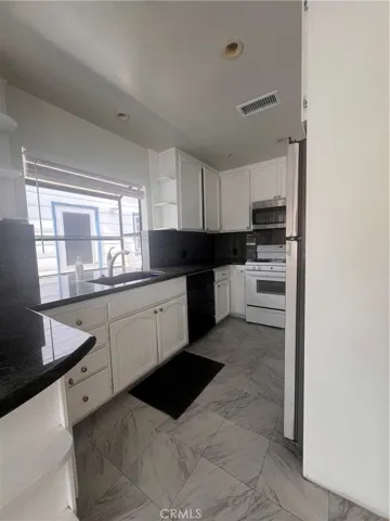 505 Clubhouse Avenue, Newport Beach, California 92663