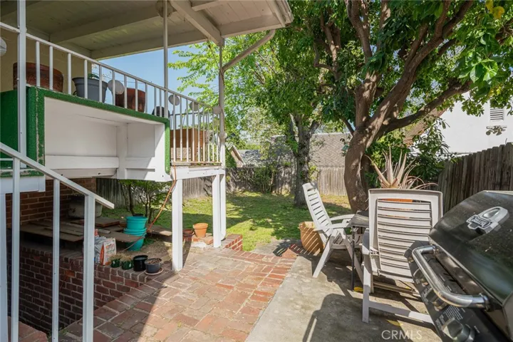 Side Yard Facing Rear