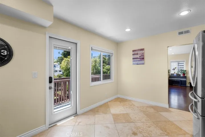 kitchen has plenty of space for a breakfast nook