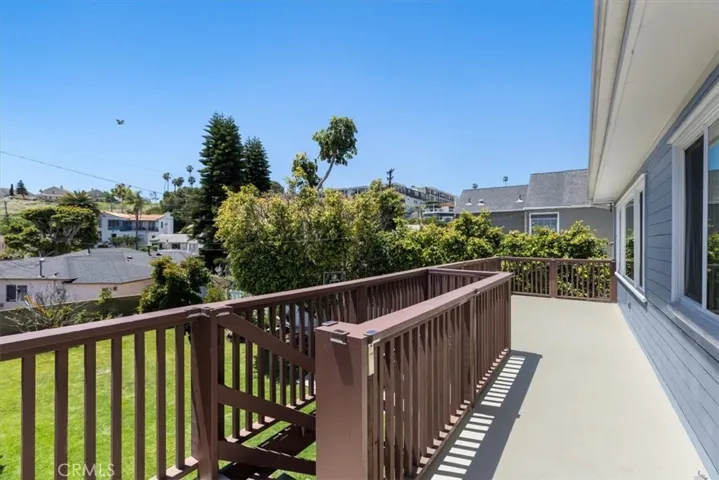upstairs deck off kitchen