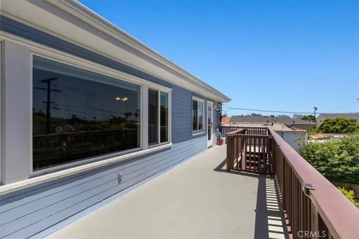 upstairs deck off kitchen