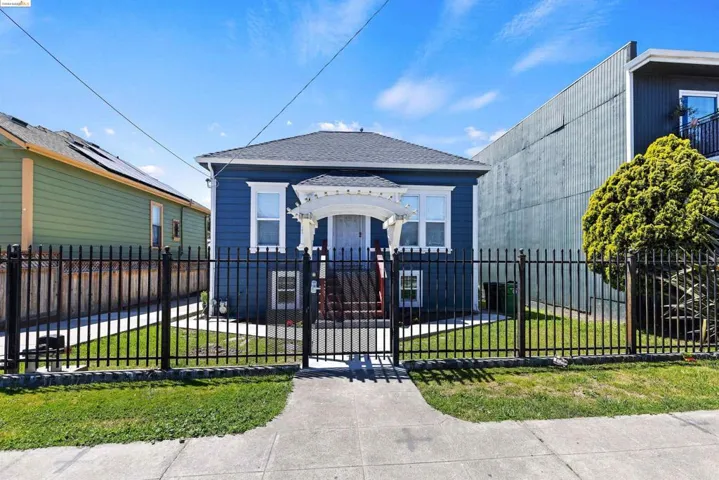 2125 E 15th St, Oakland, California 94606