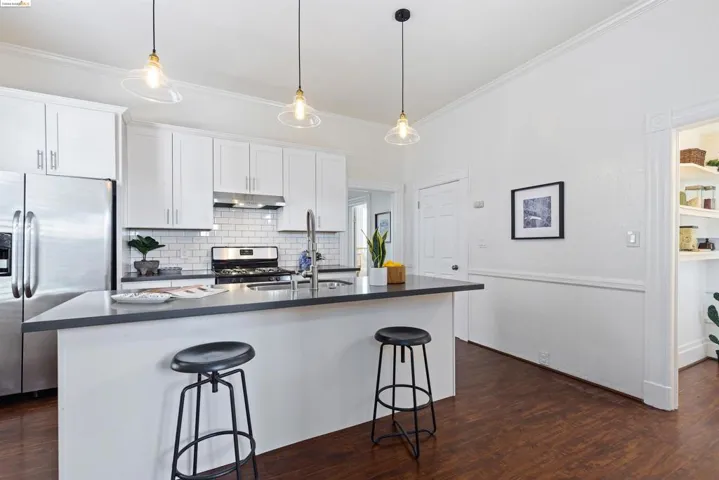 2125 E 15th St, Oakland, California 94606
