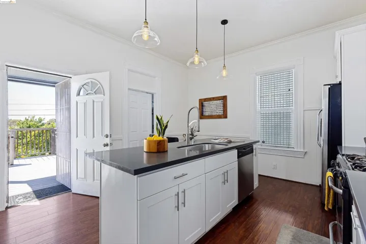 2125 E 15th St, Oakland, California 94606