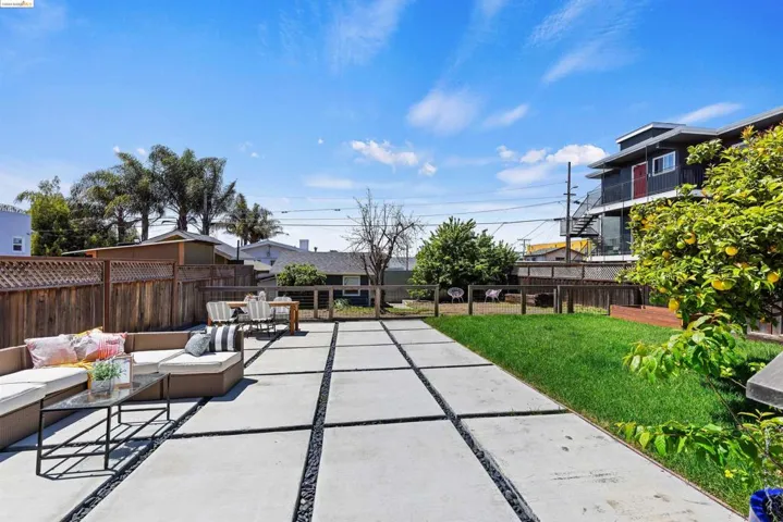 2125 E 15th St, Oakland, California 94606