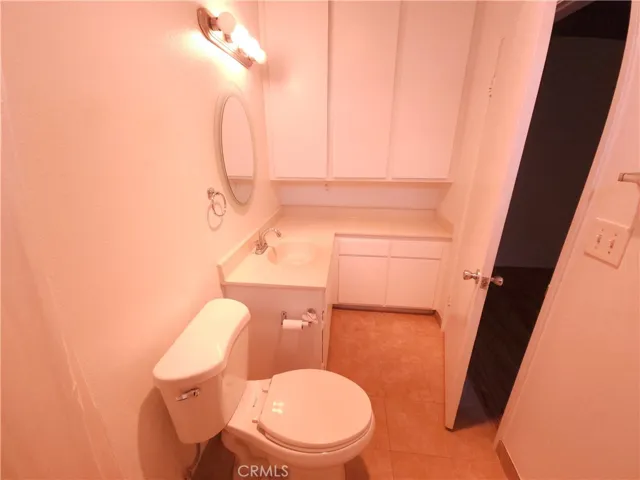 Apt #4 bathroom