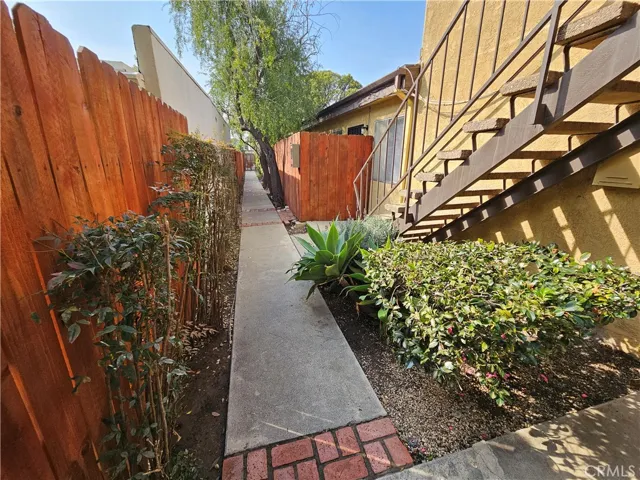 Walkway to units 2-6