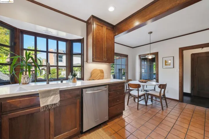 570 Glen Drive, San Leandro, California 94577