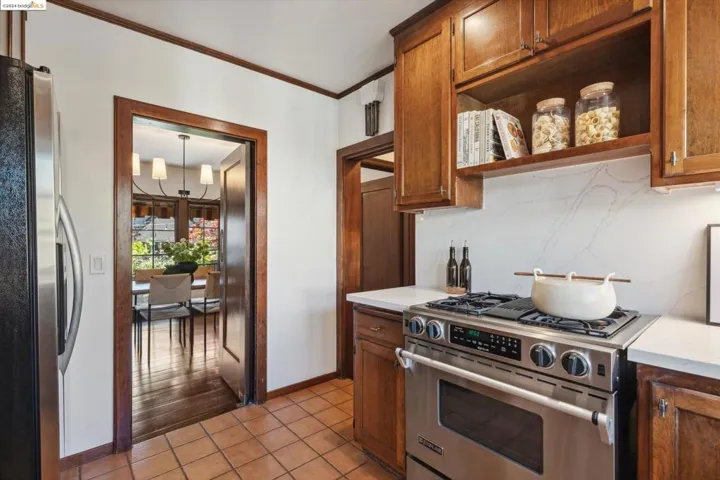 570 Glen Drive, San Leandro, California 94577