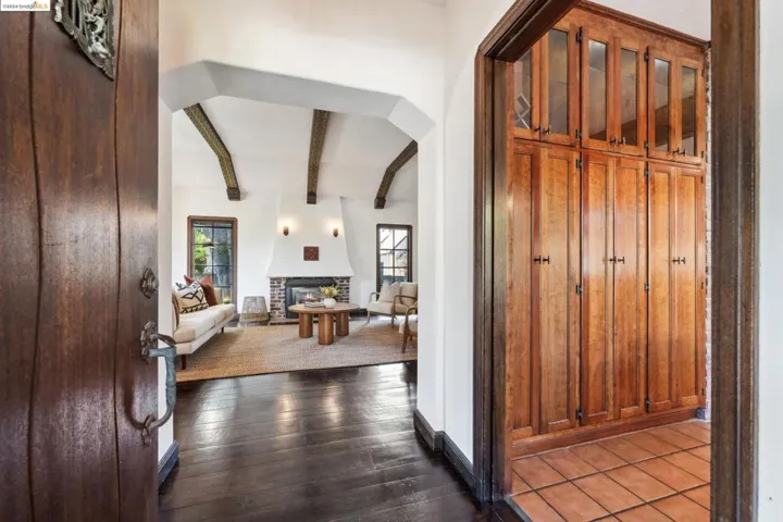 570 Glen Drive, San Leandro, California 94577