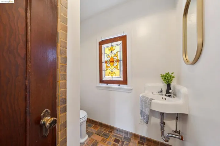 570 Glen Drive, San Leandro, California 94577