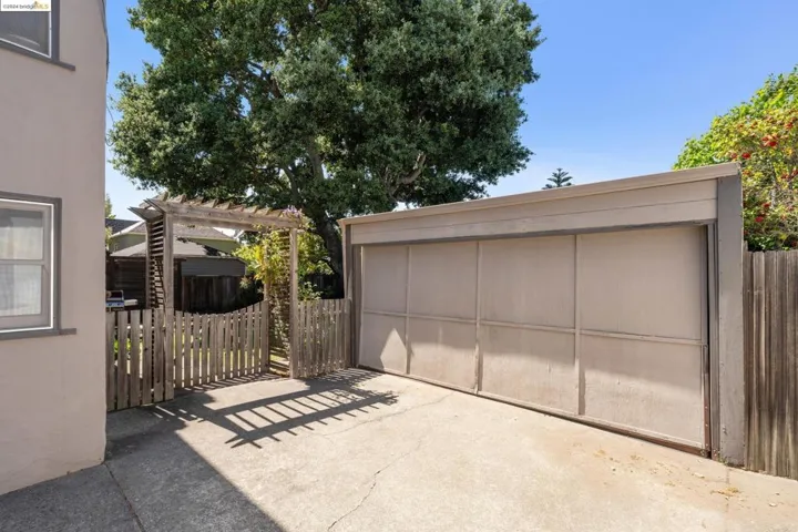 570 Glen Drive, San Leandro, California 94577