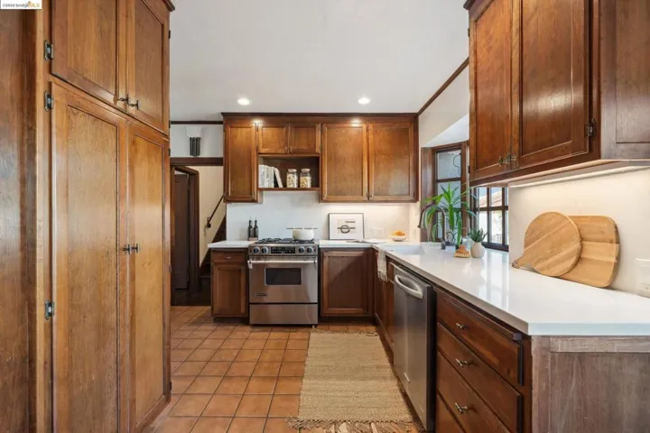 570 Glen Drive, San Leandro, California 94577