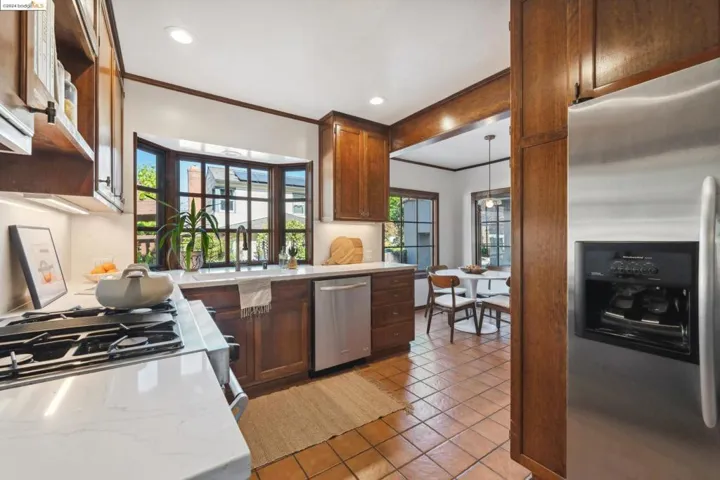 570 Glen Drive, San Leandro, California 94577