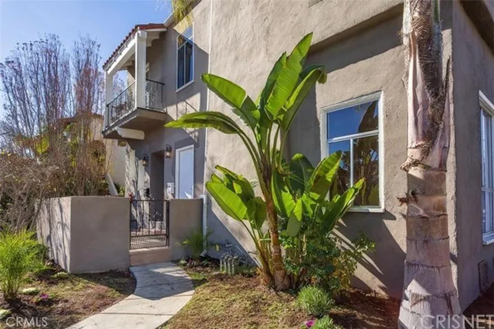 1103 S Hayworth Avenue, Los Angeles, California 90035