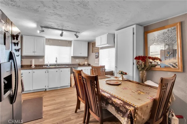 Kitchen and dinning Rom