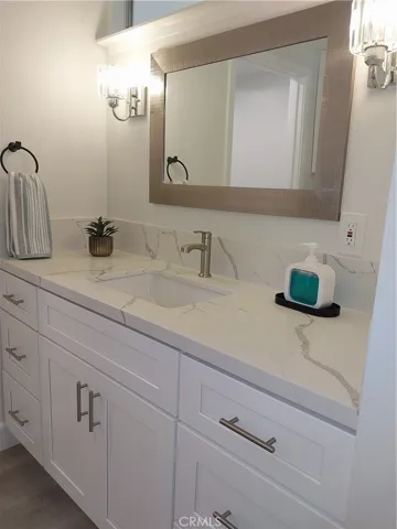 Upper vanity