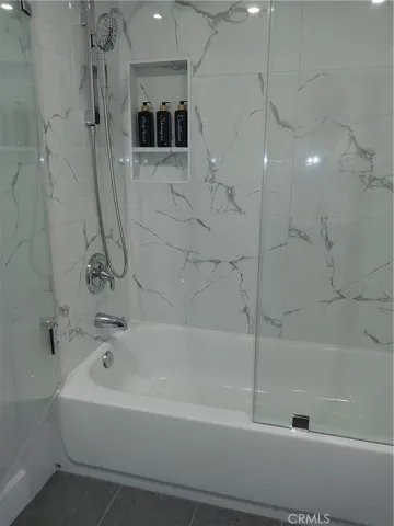 Upper shoer/tub
