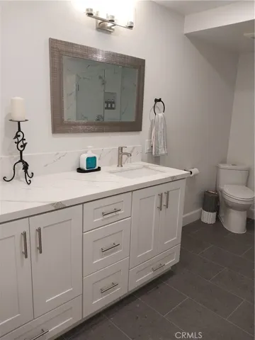 Lower bath vanity