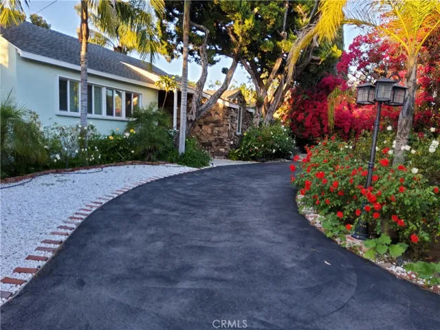 10545 La Tuna Canyon Road, Sun Valley, California 91352