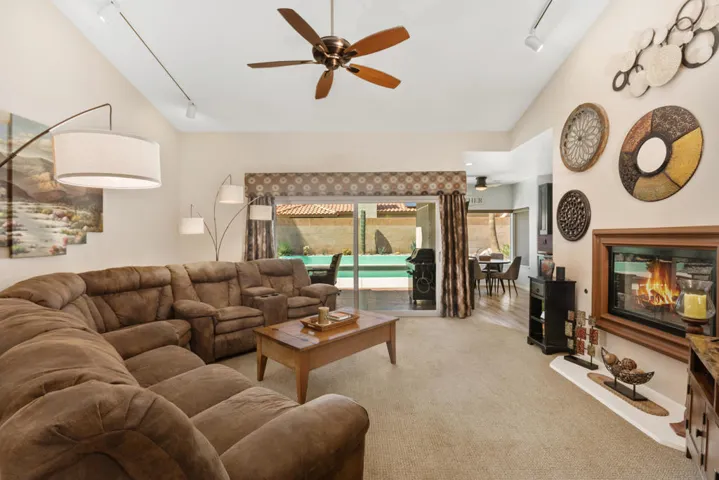 77572 Carinda Ct - Family Room