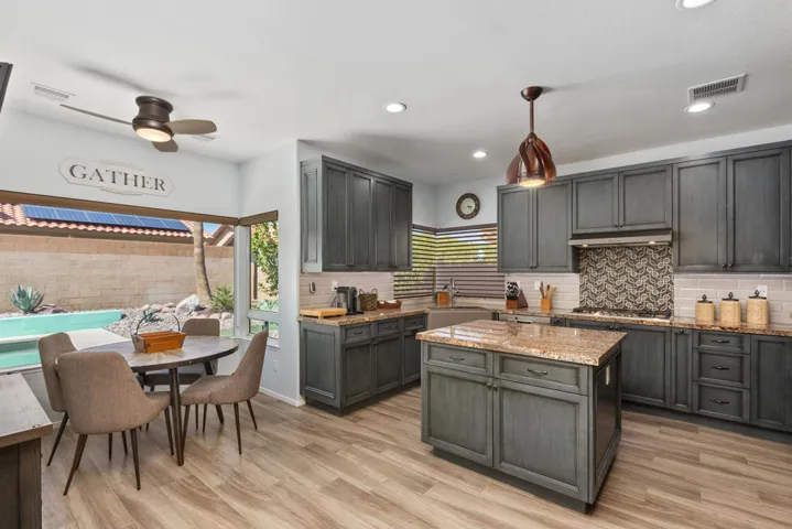 77572 Carinda Ct - Kitchen
