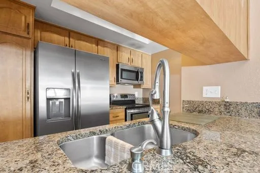 16912 Stoneglass 14, Tustin, California 92780