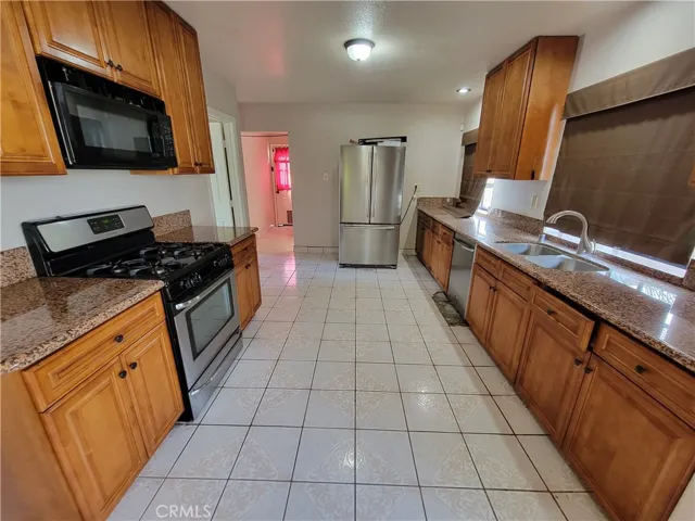 Kitchen before tenant occupied