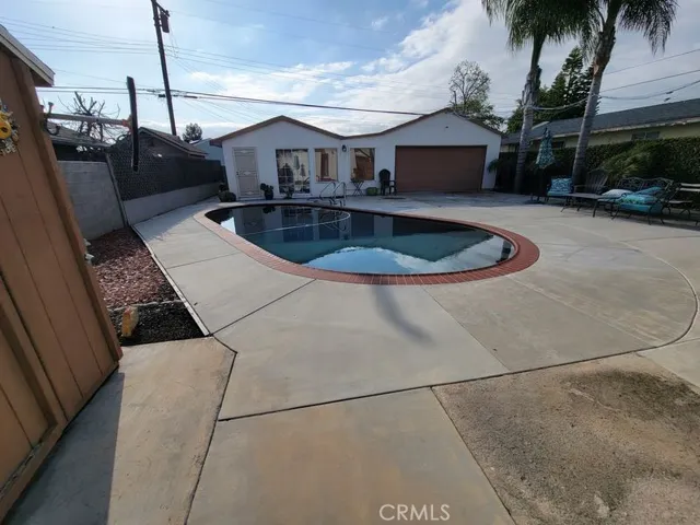 Pool, Studio and Garage