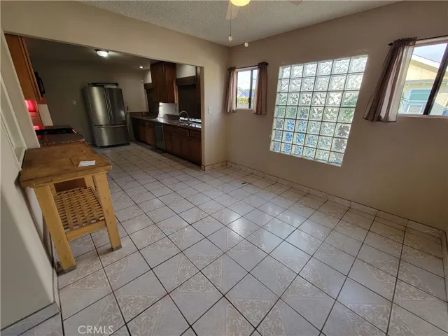 dining area before tenant occupied