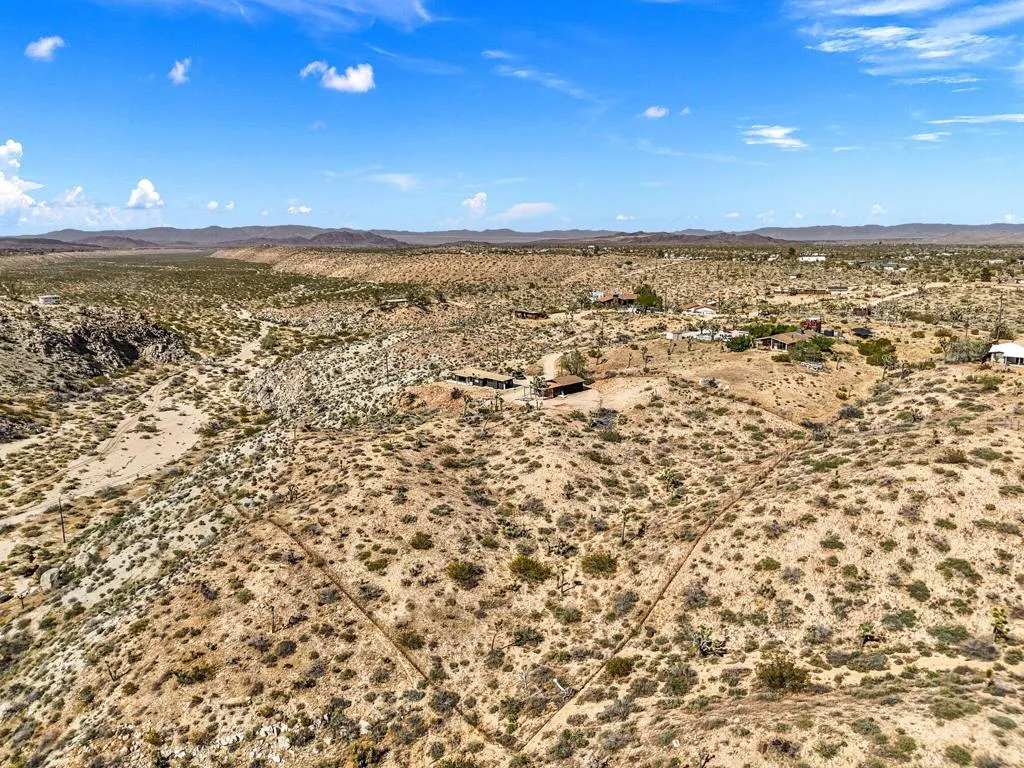 56367 Scandia Lane, Yucca Valley, California 92284 home-pic-7