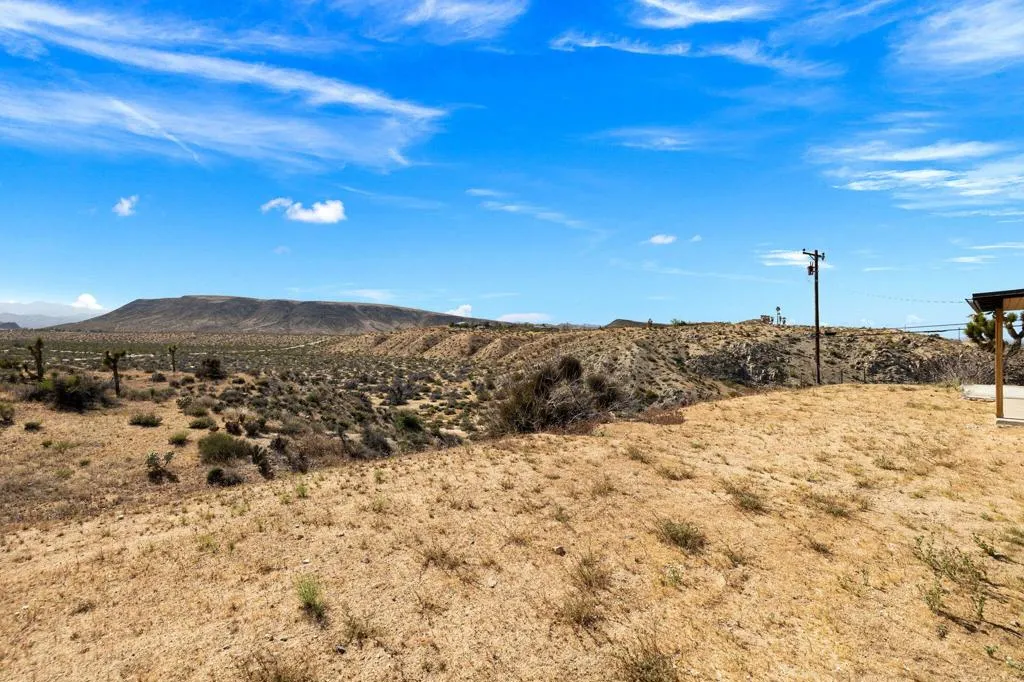 56367 Scandia Lane, Yucca Valley, California 92284 home-pic-11