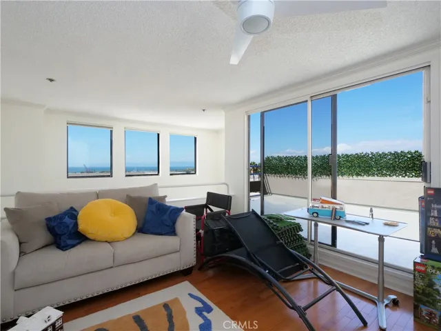 Loft with Ocean Views and Huge Deck