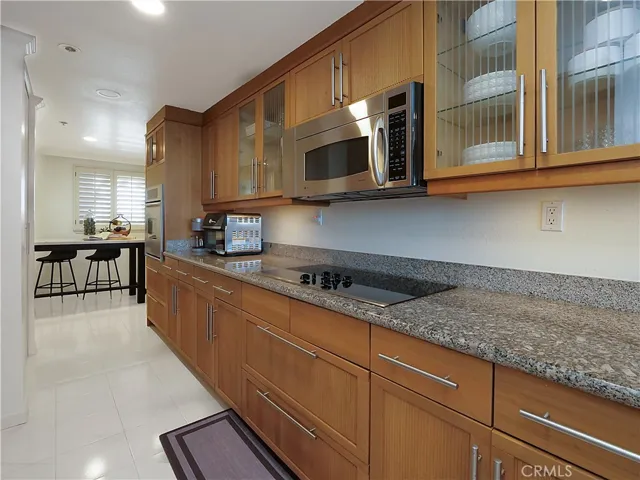 Custom Cabinets and Granite Counters in Kitchen
