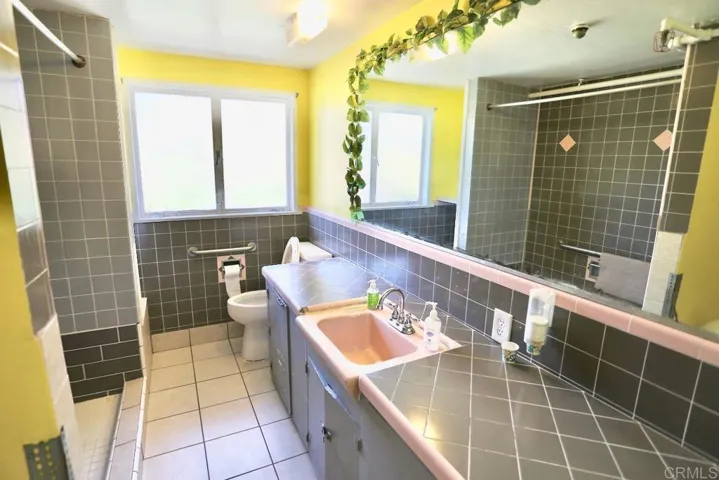 2602 N Grand Avenue, Santa Ana, California 92705