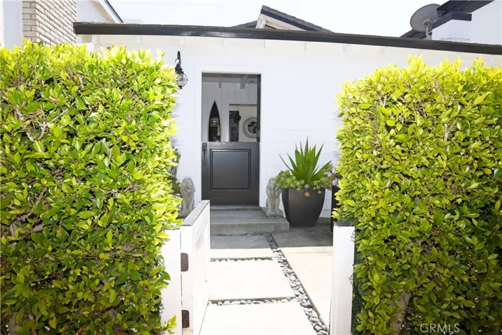 105 Via Ravenna, Newport Beach, California 92663