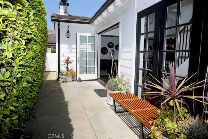 105 Via Ravenna, Newport Beach, California 92663