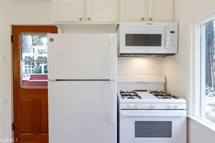 539 Acacia Drive, Crestline, California 92325