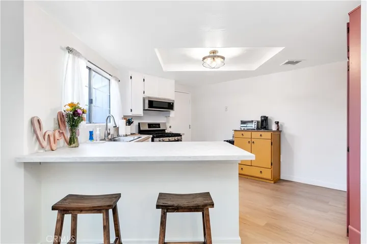 Kitchen peninsula seating