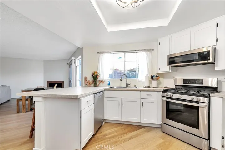 Newer kitchen w/ stainless steel appliances