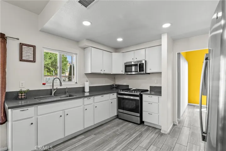 4031 E Avenue R13, Palmdale, California 93552