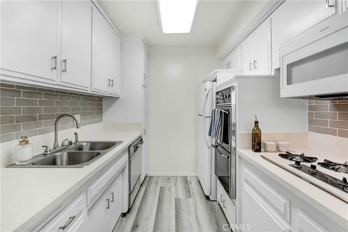 6160 Whitsett Avenue 4, North Hollywood, California 91606