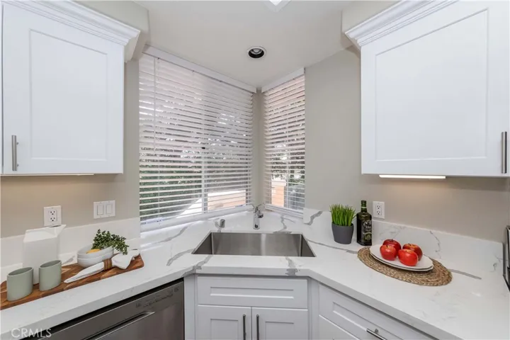 709 Solvay Aisle, Irvine, California 92606