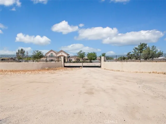 10180 Deep Creek, Apple Valley, California 92308