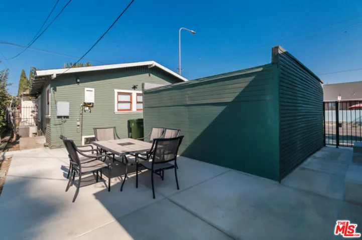 2301 W 30th Street, Los Angeles, California 90018