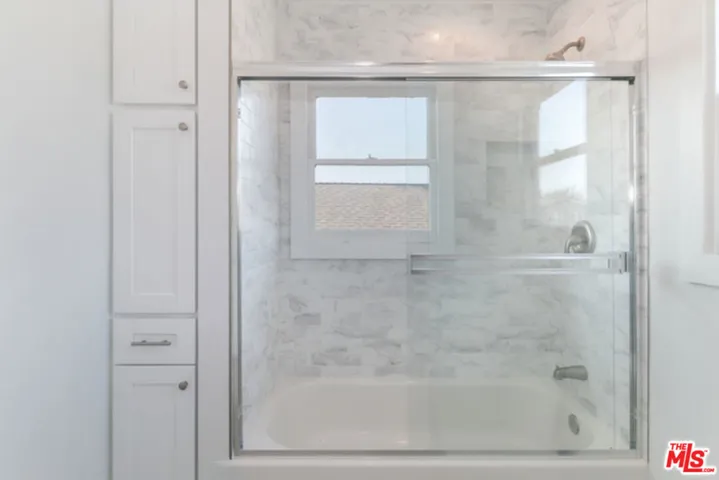 2301 W 30th Street, Los Angeles, California 90018