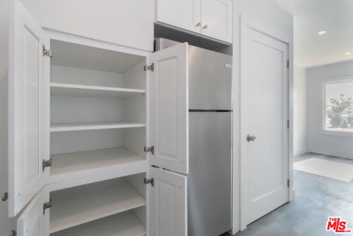 2301 W 30th Street, Los Angeles, California 90018