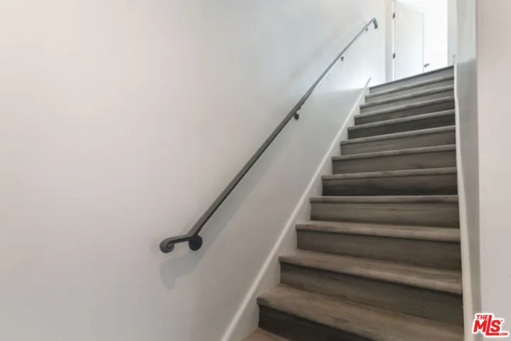 2301 W 30th Street, Los Angeles, California 90018